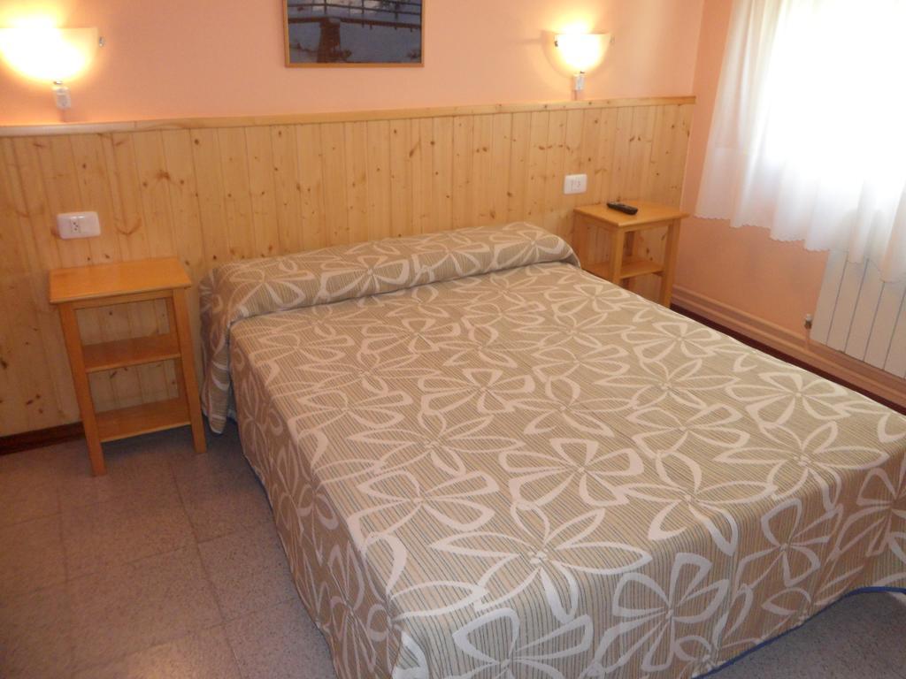 Hostal Alce Hotel Nigran Ngoại thất bức ảnh