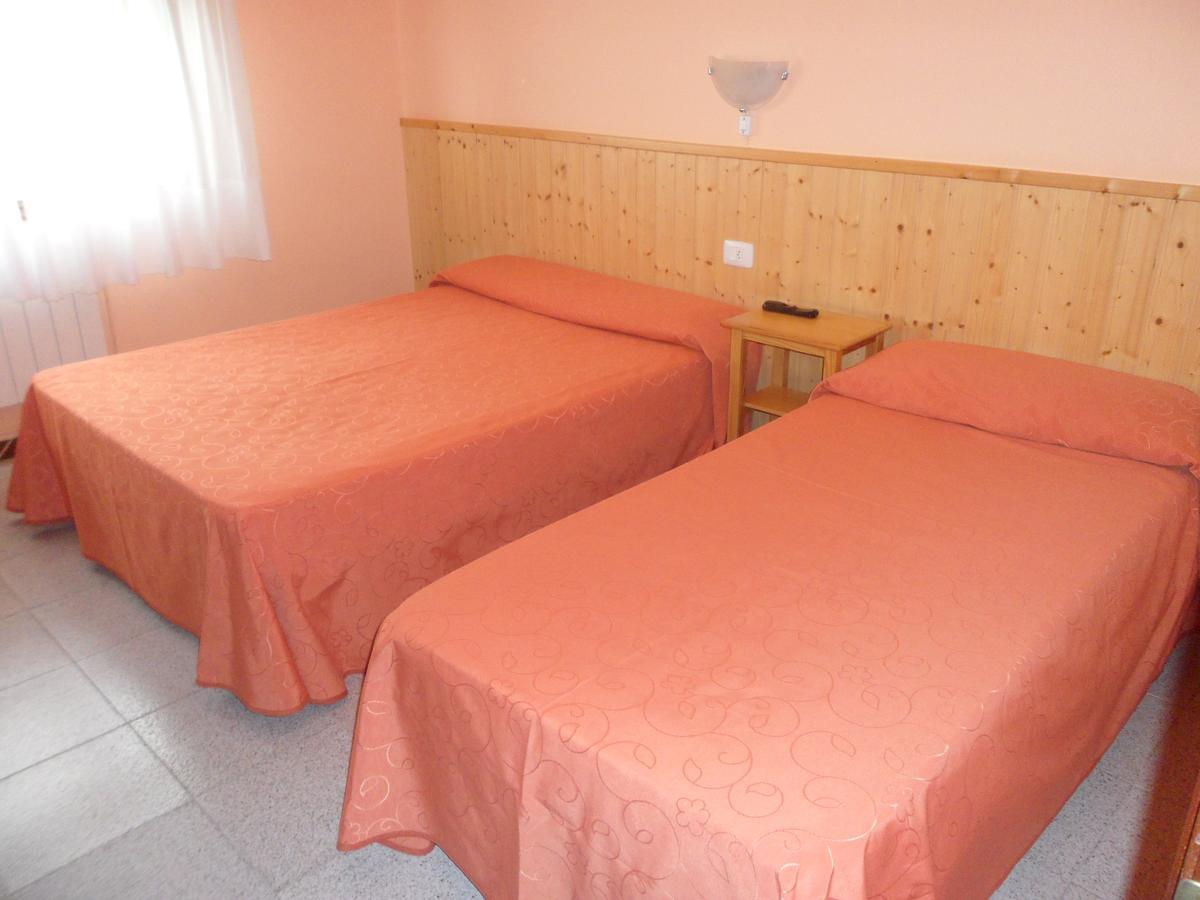 Hostal Alce Hotel Nigran Ngoại thất bức ảnh